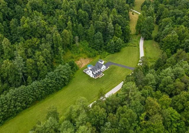Photo 2 of Single family home for sale at 1560 Stamper Branch Rd, Hazel Green, KY 41332 | MLS# 26021241 | Listing updated on 2026-09-09