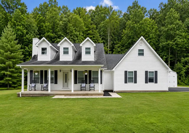 Photo 3 of Single family home for sale at 1560 Stamper Branch Rd, Hazel Green, KY 41332 | MLS# 26021241 | Listing updated on 2026-09-29