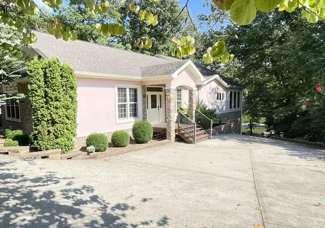 Photo 1 of Single family home for sale at 64 Cochise Trl, Cadiz, KY 42211 | MLS# 26019984 | Listing updated on 2026-07-27