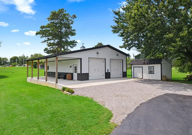 Photo 2 of Sale Pending at 402 Harmon Dr, Marion, KY 42064 | MLS# 26020114 | Listing updated on 2026-09-10