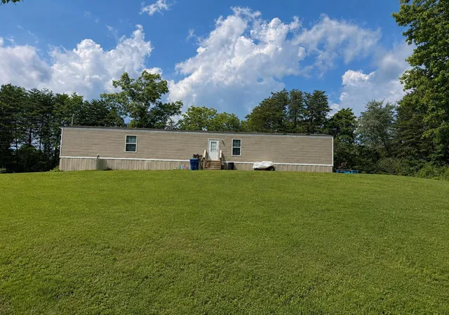 Photo 4 of Sale Pending at 84 River Hl Rd, London, KY 40741 | MLS# 26020150 | Listing updated on 2026-08-31
