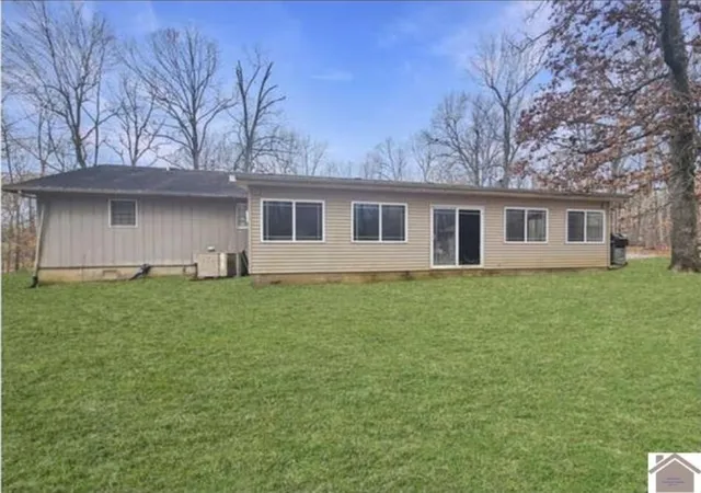 Photo 16 of Single family home for sale at 823 Sunset Dr, Benton, KY 42025 | MLS# 26020034 | Listing updated on 2026-07-27