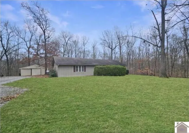 Photo 2 of Single family home for sale at 823 Sunset Dr, Benton, KY 42025 | MLS# 26020034 | Listing updated on 2026-07-27