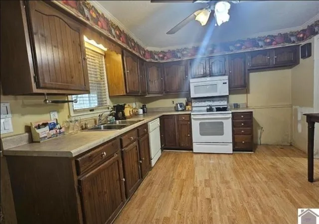 Photo 3 of Single family home for sale at 823 Sunset Dr, Benton, KY 42025 | MLS# 26020034 | Listing updated on 2026-07-27