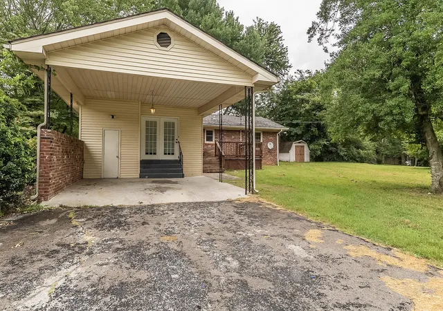 Photo 2 of Single family home for sale at 207 Marietta Dr, Hopkinsville, KY 42240 | MLS# 26019999 | Listing updated on 2026-08-03