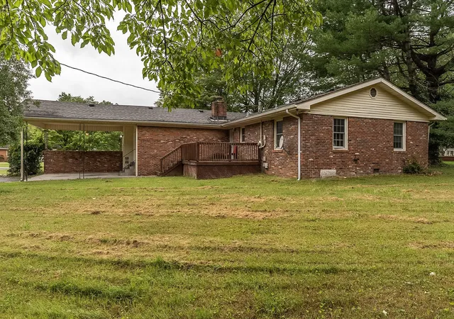 Photo 3 of Single family home for sale at 207 Marietta Dr, Hopkinsville, KY 42240 | MLS# 26019999 | Listing updated on 2026-08-03