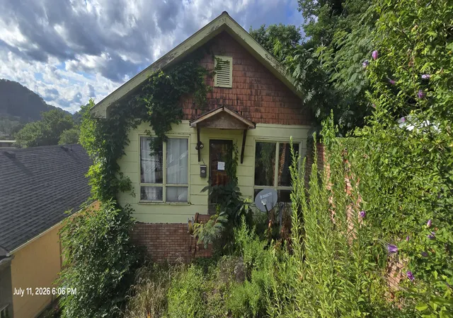 Photo 1 of Single family home for sale at 384 Poplar St, Hazard, KY 41701 | MLS# 26019998 | Listing updated on 2026-07-27