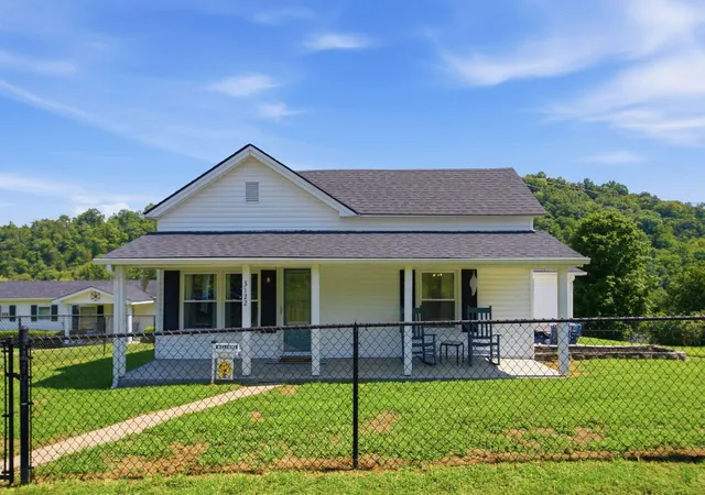 Photo 3 of Sale Pending at 3122 Depot St, Richmond, KY 40475 | MLS# 26020654 | Listing updated on 2026-09-11