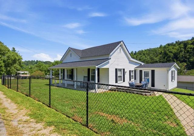 Photo 3 of Sale Pending at 3122 Depot St, Richmond, KY 40475 | MLS# 26020654 | Listing updated on 2026-09-11