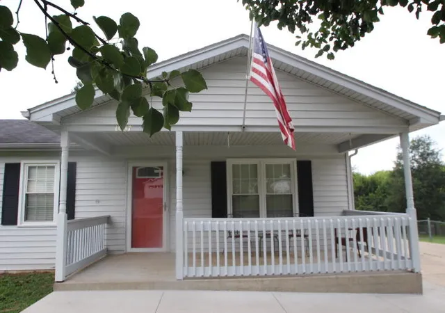 Photo 3 of Single family home for sale at 1037 David Dr, Lawrenceburg, KY 40342 | MLS# 26020091 | Listing updated on 2026-10-05