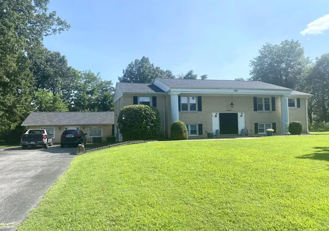 Photo 2 of Sale Pending at 145 Hillmont Dr, Paducah, KY 42003 | MLS# 26021025 | Listing updated on 2026-09-11