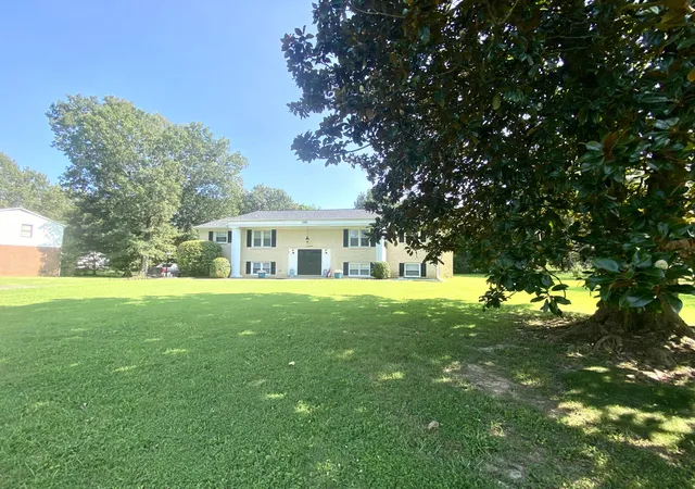 Photo 4 of Sale Pending at 145 Hillmont Dr, Paducah, KY 42003 | MLS# 26021025 | Listing updated on 2026-09-11