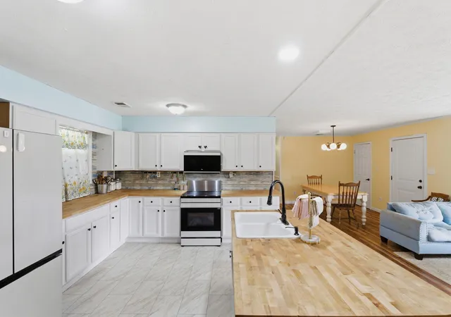 Photo 4 of Single family home for sale at 10494 Battlefield Memorial Hwy, Berea, KY 40403 | MLS# 26020029 | Listing updated on 2026-09-29