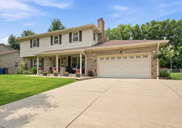 Photo 2 of Single family home for sale at 3321 Carriage Ln, Lexington, KY 40517 | MLS# 26020170 | Listing updated on 2026-09-11