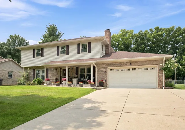Photo 3 of Single family home for sale at 3321 Carriage Ln, Lexington, KY 40517 | MLS# 26020170 | Listing updated on 2026-09-11