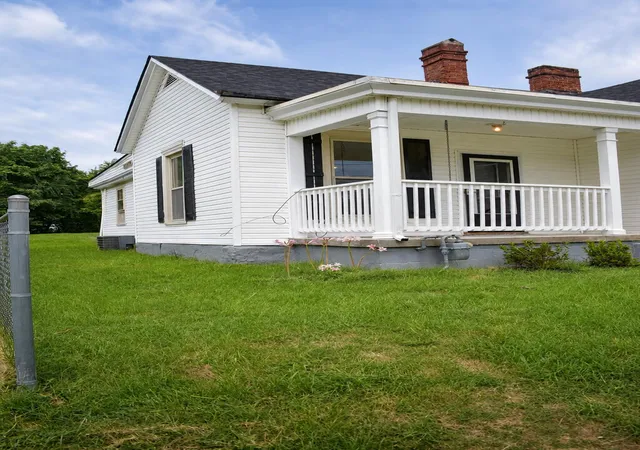 Photo 3 of Single family home for sale at 32 Jackson St, Winchester, KY 40391 | MLS# 26020135 | Listing updated on 2026-09-28