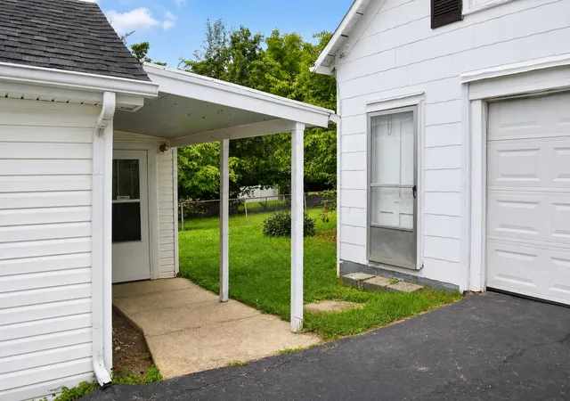 Photo 4 of Single family home for sale at 32 Jackson St, Winchester, KY 40391 | MLS# 26020135 | Listing updated on 2026-10-05
