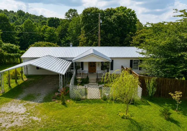Photo 2 of Single family home for sale at 631 Adams Rd, Corbin, KY 40701 | MLS# 26020665 | Listing updated on 2026-08-09