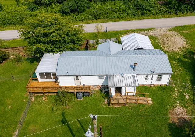 Photo 3 of Single family home for sale at 631 Adams Rd, Corbin, KY 40701 | MLS# 26020665 | Listing updated on 2026-08-09