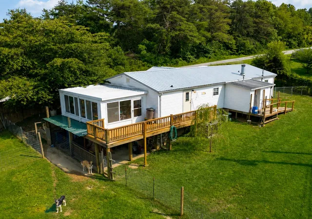 Photo 3 of Single family home for sale at 631 Adams Rd, Corbin, KY 40701 | MLS# 26020665 | Listing updated on 2026-08-09