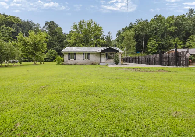 Photo 2 of Single family home for sale at 5390 Highway 191, Campton, KY 41301 | MLS# 26020525 | Listing updated on 2026-09-08