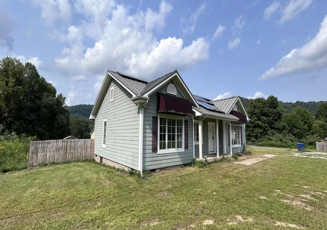 Photo 3 of Sale Pending at 63 Green Valley Rd, Williamsburg, KY 40769 | MLS# 26020064 | Listing updated on 2026-08-30