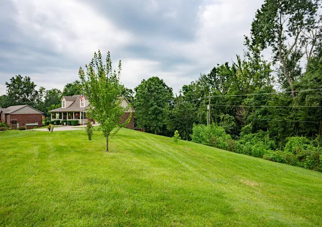 Photo 3 of Single family home for sale at 328 Lewis Dr, Richmond, KY 40475 | MLS# 26020233 | Listing updated on 2026-08-31
