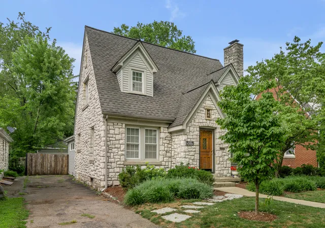Photo 2 of Sale Pending at 515 Woodbine Dr, Lexington, KY 40503 | MLS# 26020094 | Listing updated on 2026-08-24