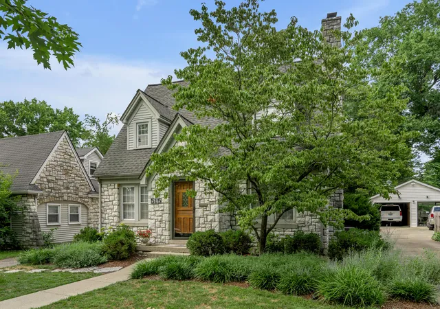 Photo 3 of Sale Pending at 515 Woodbine Dr, Lexington, KY 40503 | MLS# 26020094 | Listing updated on 2026-08-24