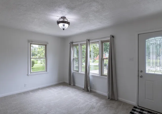 Photo 3 of Sale Pending at 804 Della Dr, Lexington, KY 40504 | MLS# 26020086 | Listing updated on 2026-10-13