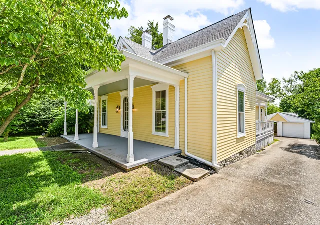 Photo 3 of Sale Pending at 208 S Winter St, Midway, KY 40347 | MLS# 26020088 | Listing updated on 2026-09-17