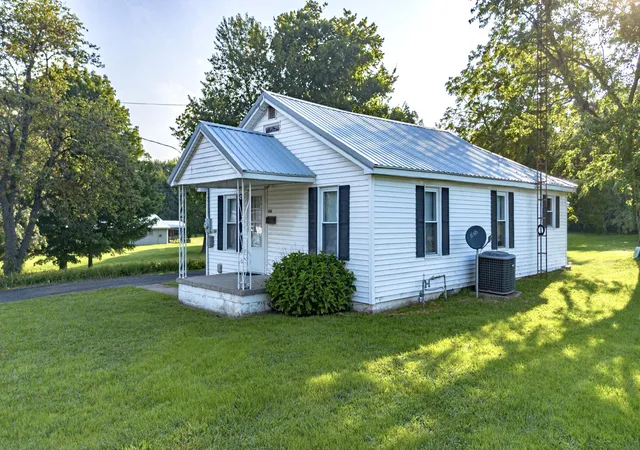 Photo 36 of Sale Pending at 848 S Main St, Marion, KY 42064 | MLS# 26021546 | Listing updated on 2026-08-14