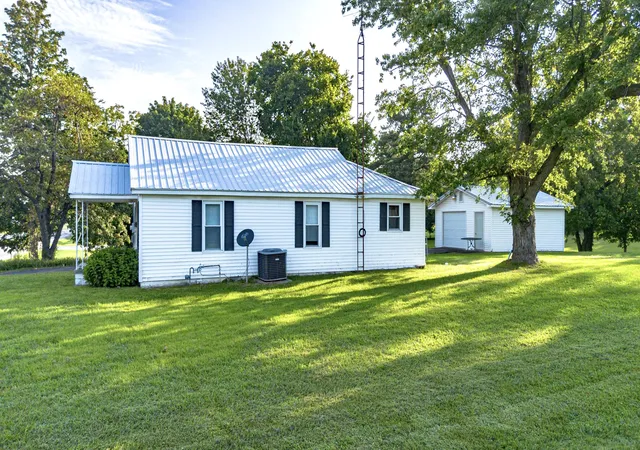Photo 3 of Sale Pending at 848 S Main St, Marion, KY 42064 | MLS# 26021546 | Listing updated on 2026-08-14