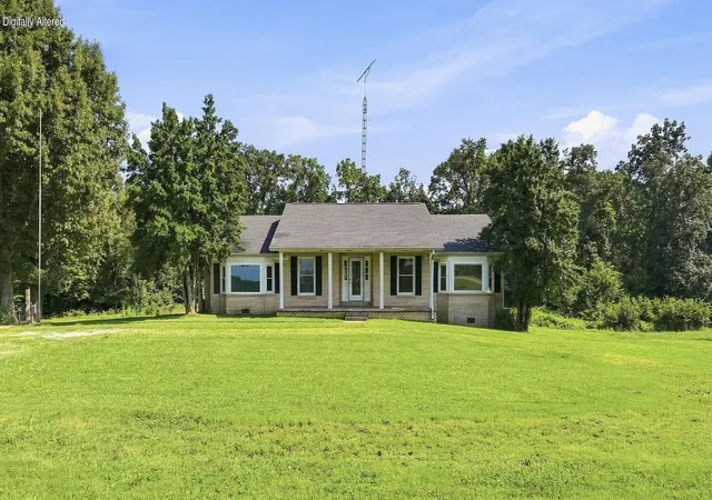 Photo 1 of Single family home for sale at 646 Rockcastle Rd, Cadiz, KY 42211 | MLS# 26020305 | Listing updated on 2026-09-16