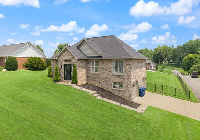 Photo 4 of Sale Pending at 355 Whisper Woods Dr, Somerset, KY 42503 | MLS# 26020174 | Listing updated on 2026-09-29