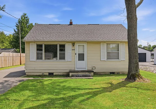 Photo 1 of Sale Pending at 3245 Estes Ln, Paducah, KY 42003 | MLS# 26021668 | Listing updated on 2026-08-17