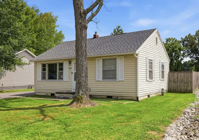 Sale Pending at 3245 Estes Ln, Paducah, KY 42003 | MLS# 26021668 | Listing updated on 2026-08-17