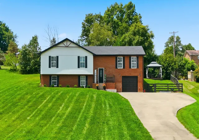 Photo 1 of Single family home for sale at 1756 Lancaster Rd, Richmond, KY 40475 | MLS# 26020186 | Listing updated on 2026-10-03