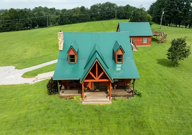 Photo 2 of Single family home for sale at 181 William Whitley Rd, Stanford, KY 40484 | MLS# 26020178 | Listing updated on 2026-09-13