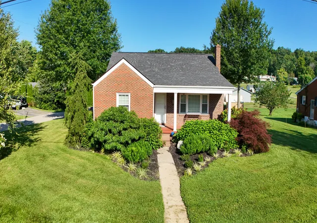 Photo 1 of Sale Pending at 365 Williams St, Mount Vernon, KY 40456 | MLS# 26020183 | Listing updated on 2026-09-08