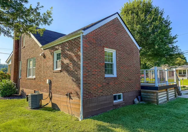 Photo 3 of Sale Pending at 365 Williams St, Mount Vernon, KY 40456 | MLS# 26020183 | Listing updated on 2026-09-08