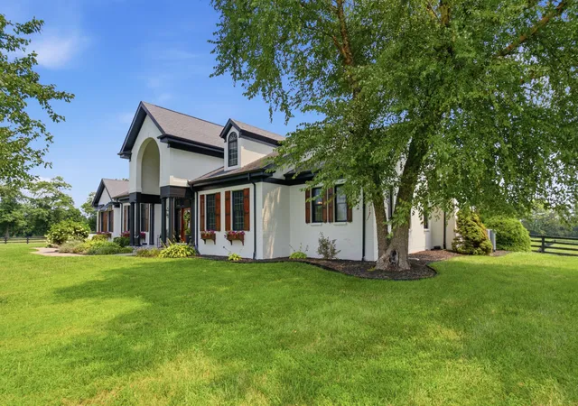 Photo 3 of Sale Pending at 109 Stirling Ln, Versailles, KY 40383 | MLS# 26020236 | Listing updated on 2026-09-04