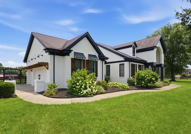 Photo 4 of Sale Pending at 109 Stirling Ln, Versailles, KY 40383 | MLS# 26020236 | Listing updated on 2026-09-04