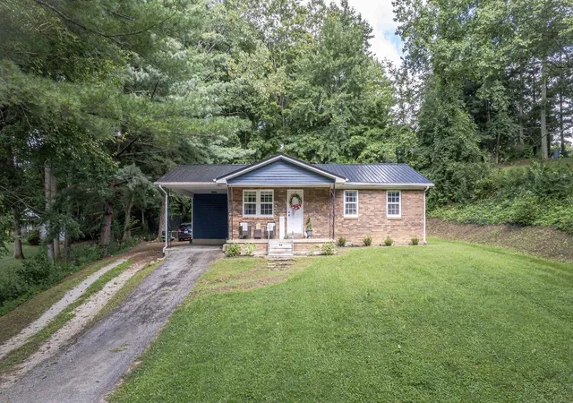 Photo 2 of Single family home for sale at 52 Homestead Ln, London, KY 40741 | MLS# 26020861 | Listing updated on 2026-08-30