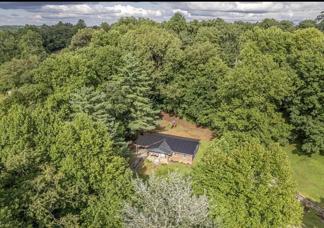 Photo 4 of Single family home for sale at 52 Homestead Ln, London, KY 40741 | MLS# 26020861 | Listing updated on 2026-10-13