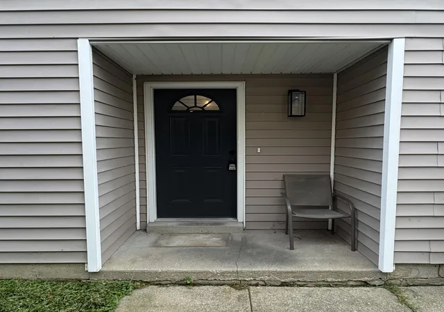 Photo 2 of Single family home for sale at 3317 Fox Tr Rd, Lexington, KY 40515 | MLS# 26020189 | Listing updated on 2026-10-06