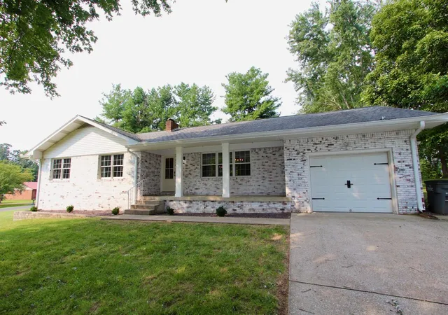Photo 1 of Single family home for sale at 201 Pine St, Eddyville, KY 42038 | MLS# 26020392 | Listing updated on 2026-09-09