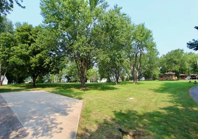 Photo 2 of Single family home for sale at 201 Pine St, Eddyville, KY 42038 | MLS# 26020392 | Listing updated on 2026-09-09