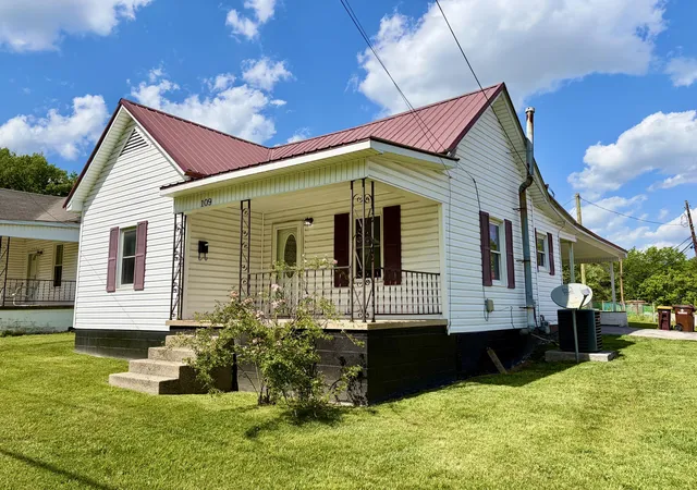 Photo 1 of Single family home for sale at 109 Langdon St, Somerset, KY 42501 | MLS# 26020211 | Listing updated on 2026-08-17