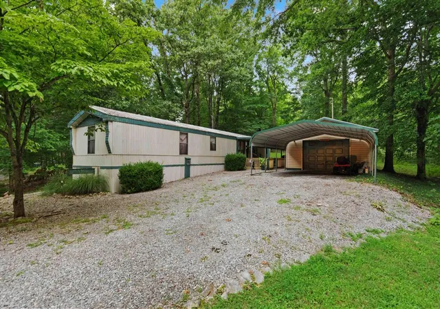 Photo 1 of Single family home for sale at 987 Rockcastle Lakeshore Dr, Cadiz, KY 42211 | MLS# 26020817 | Listing updated on 2026-09-24